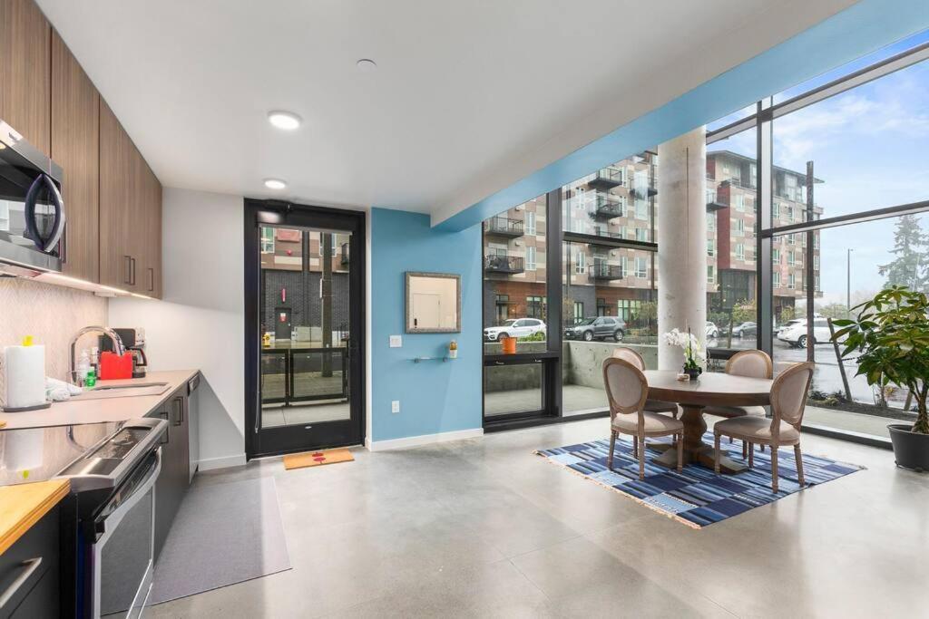 Airy And Open Corner Loft - 92 Walkscore Redmond Exteriör bild
