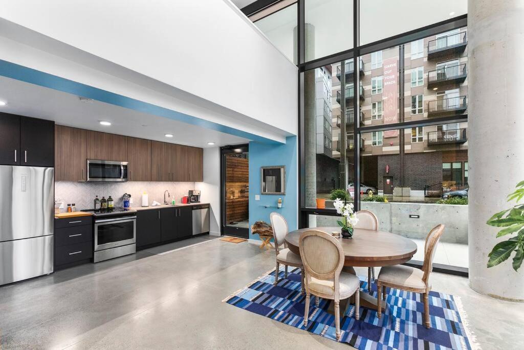 Airy And Open Corner Loft - 92 Walkscore Redmond Exteriör bild