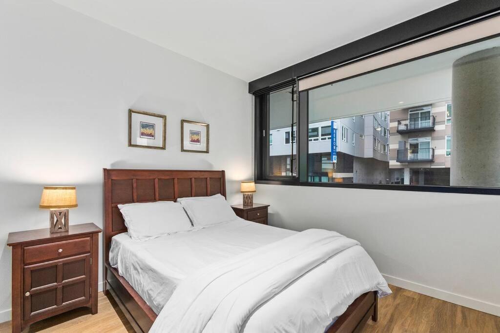 Airy And Open Corner Loft - 92 Walkscore Redmond Exteriör bild